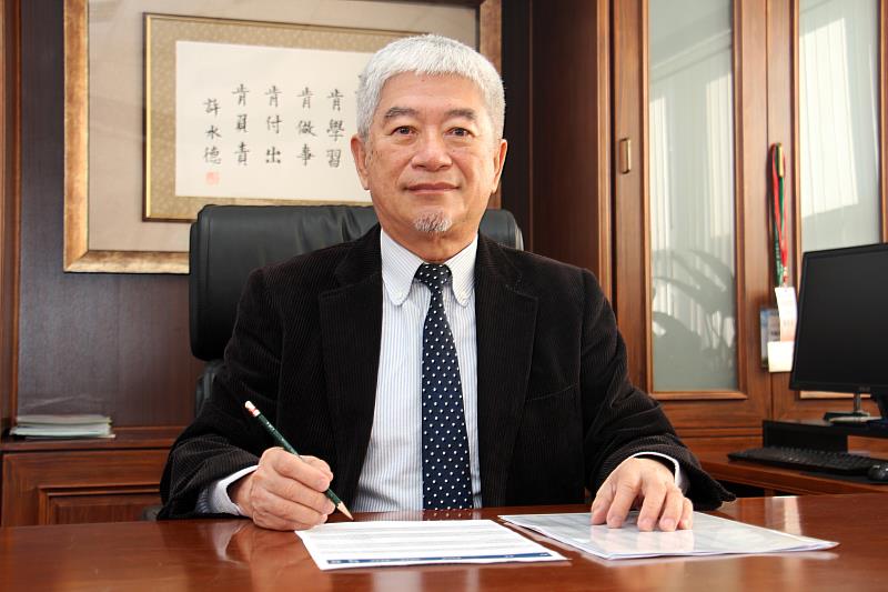 大葉大學 施英隆