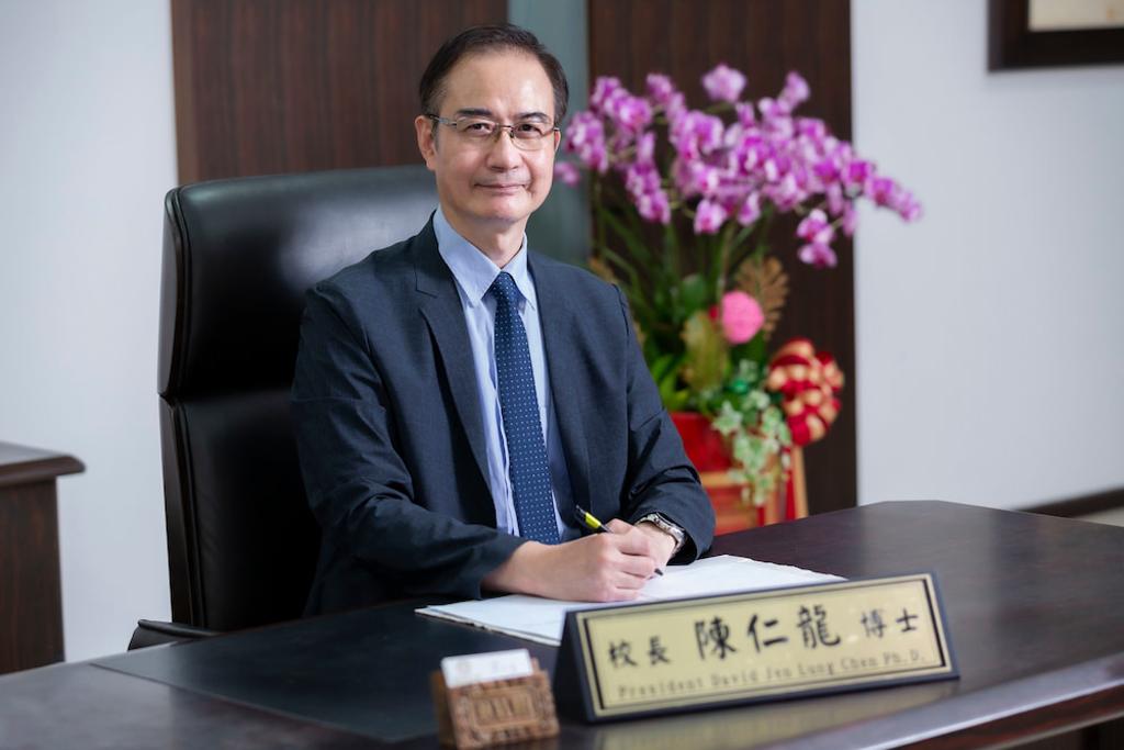 嶺東科技大學 陳仁龍