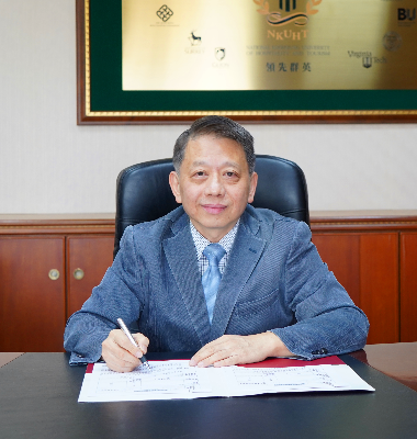 國立高雄餐旅大學 陳敦基