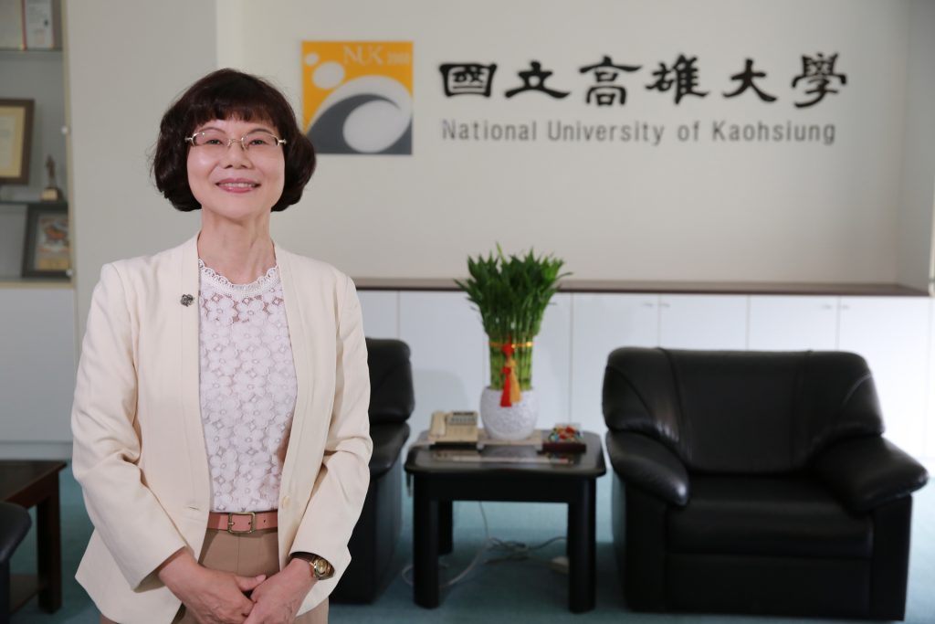 國立高雄大學 陳月端